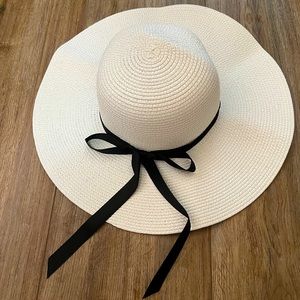 NWT White Packable Paper Straw Floppy Hat